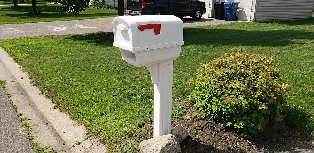 Mailbox installation for a residential curbside mailbox in Austin, TX